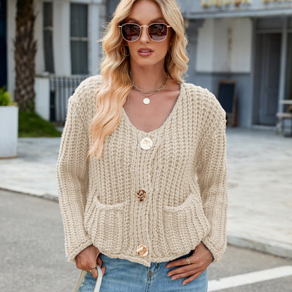 Fashionable knitted sweater
