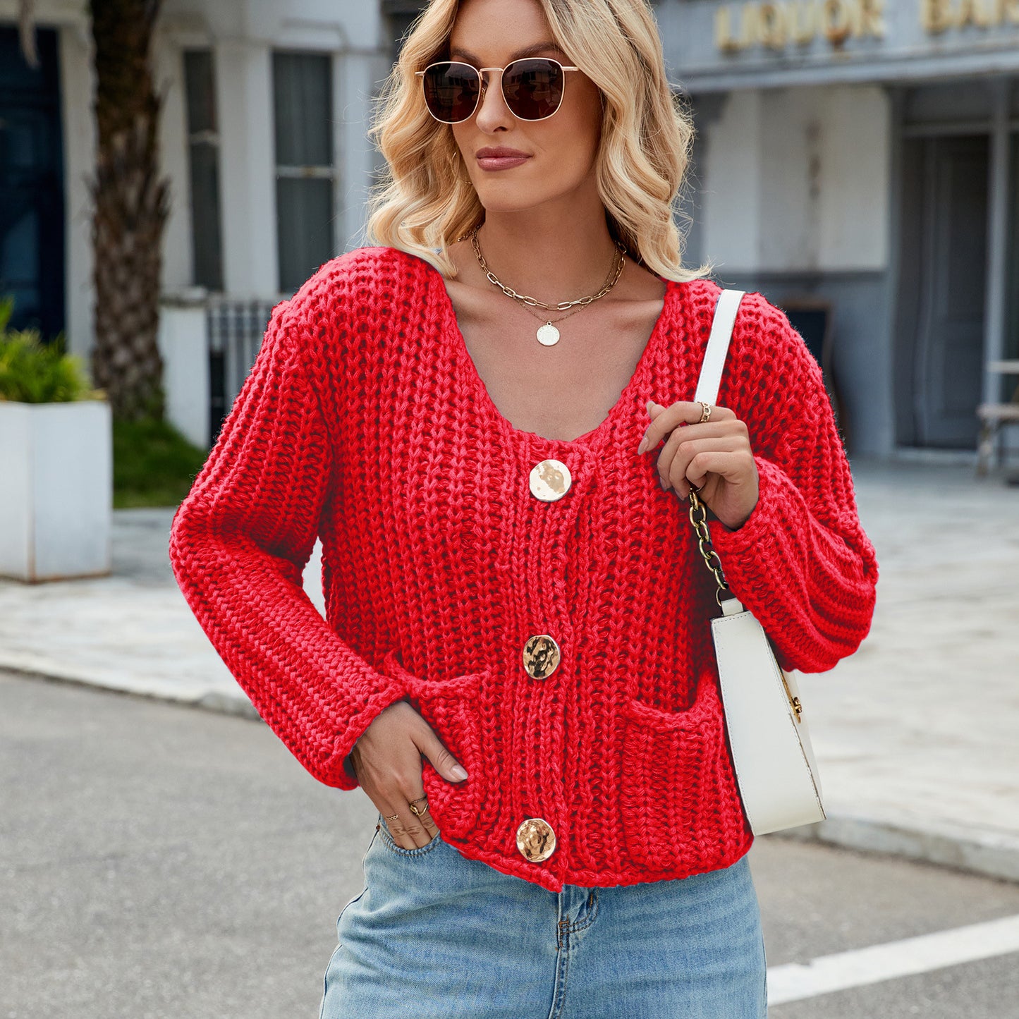 Fashionable knitted sweater