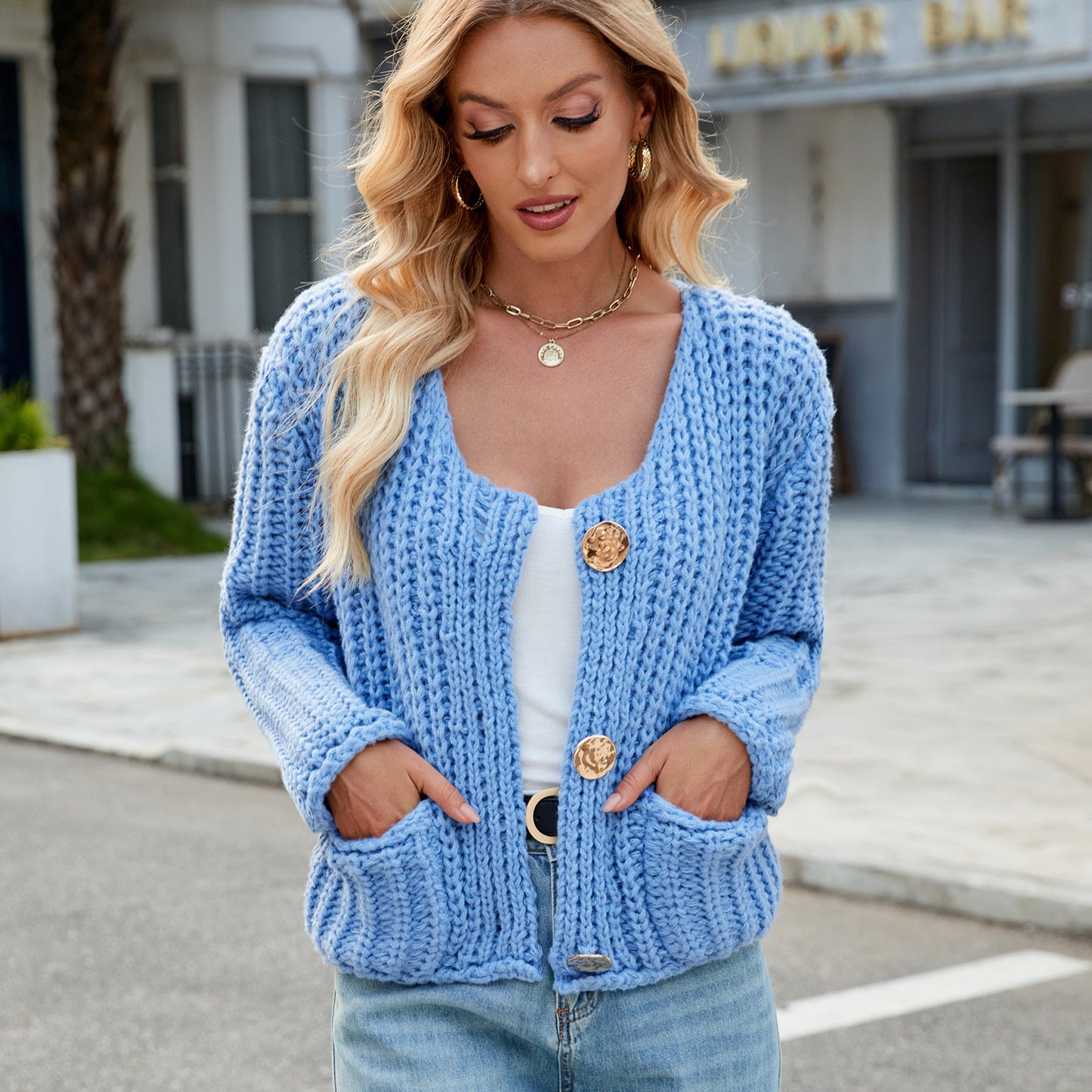 Fashionable knitted sweater