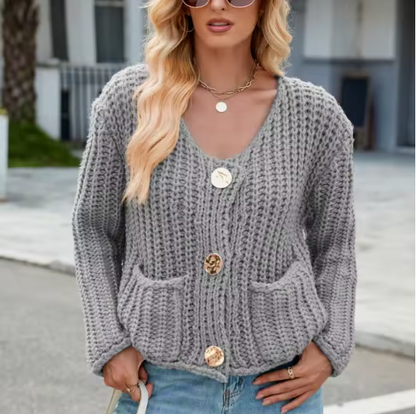 Fashionable knitted sweater