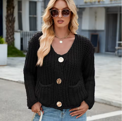 Fashionable knitted sweater
