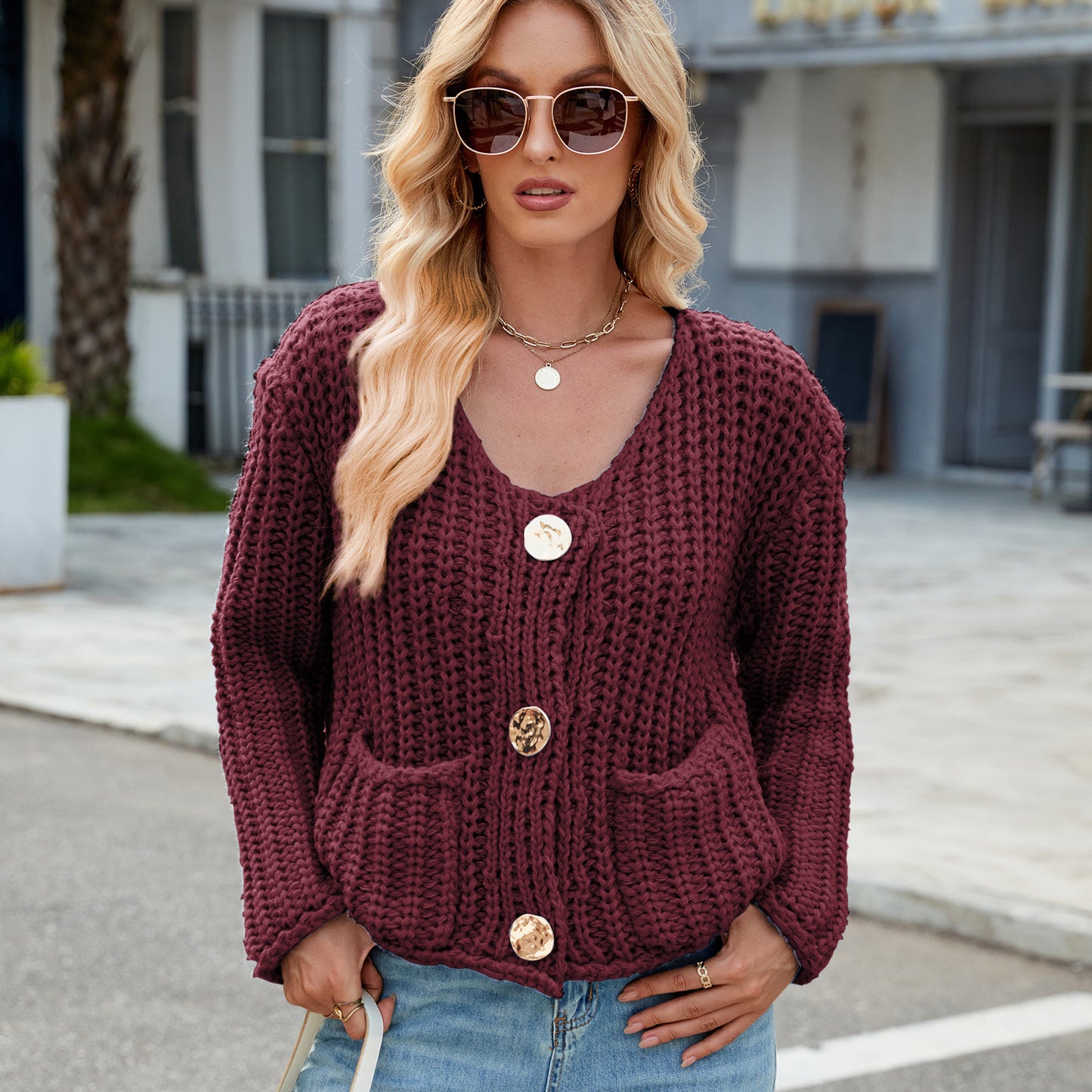 Fashionable knitted sweater