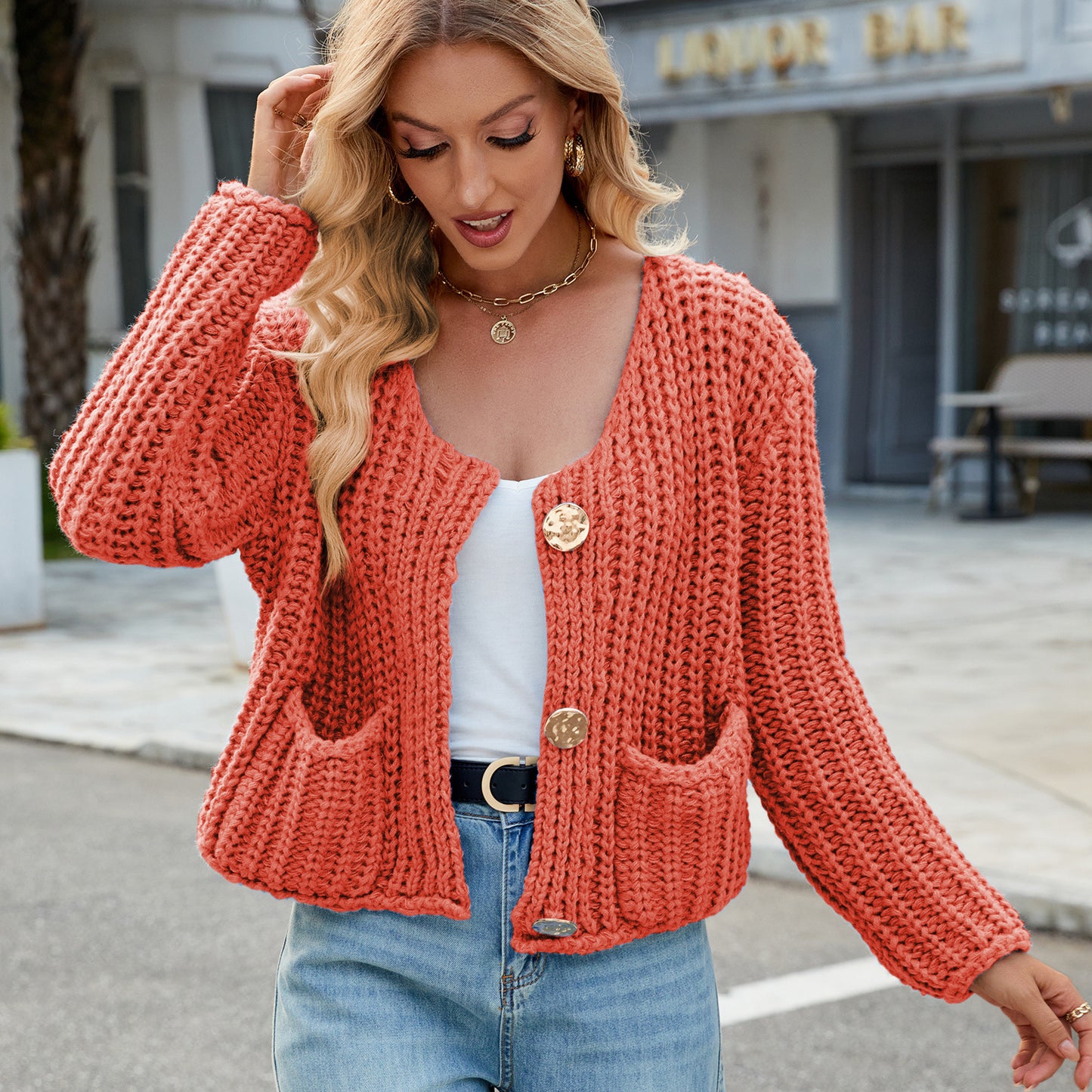 Fashionable knitted sweater